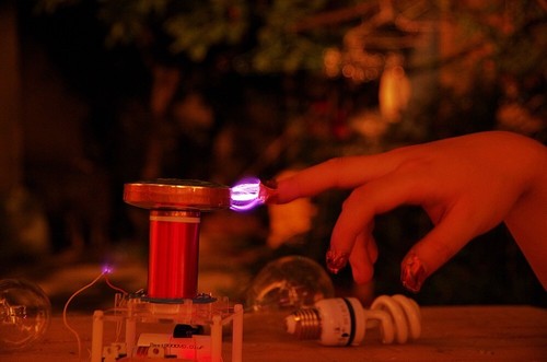 Tiny Tesla Coil DIY Kits HIGH Voltage Spark generator Science Educational Toy - Picture 8 of 9