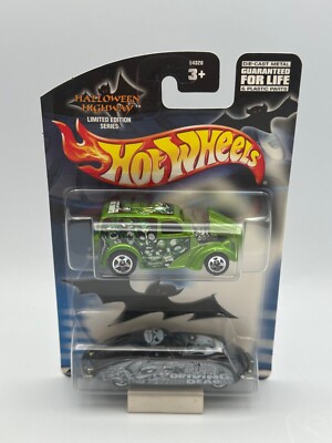Hot Wheels Halloween Highway 2-Pack, Road Zombies, Driving Dead, Phantom Corsair