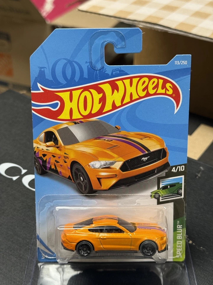 Ford Mustang GT 2018 error Hotwheels, sin error de tampo lateral muy bonito con protector Foto 4 de 4