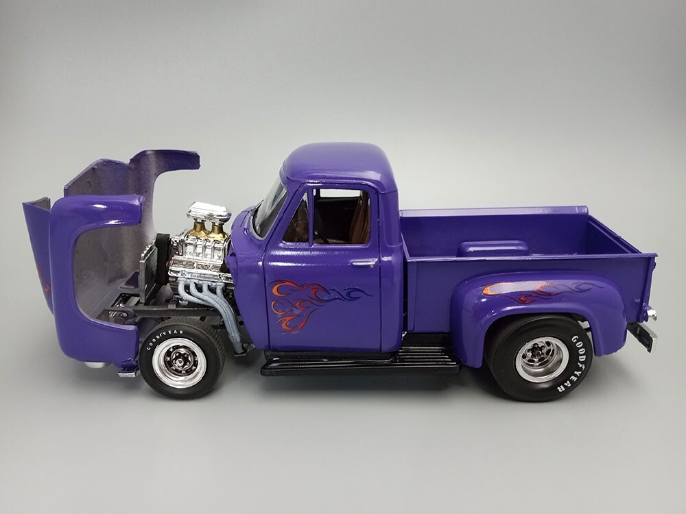 MPC Model Kit NEW 1953 Ford Stepside Pickup 1:25 Scale Model