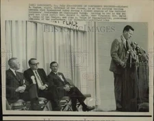 1968 Press Photo Richard Hughes talks to newsmen in Cincinnati, Ohio.