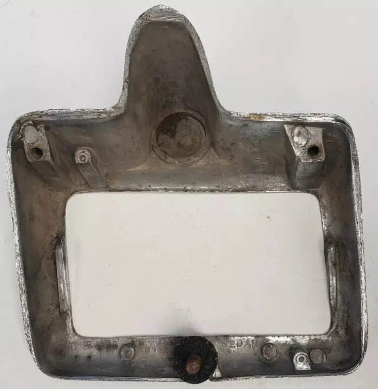 Dodge Custom Deluxe 1946-1948 luz trasera cromada bisel cubierta embellecedor 1149363 Nuevo de Lote Antiguo Foto 3 de 4