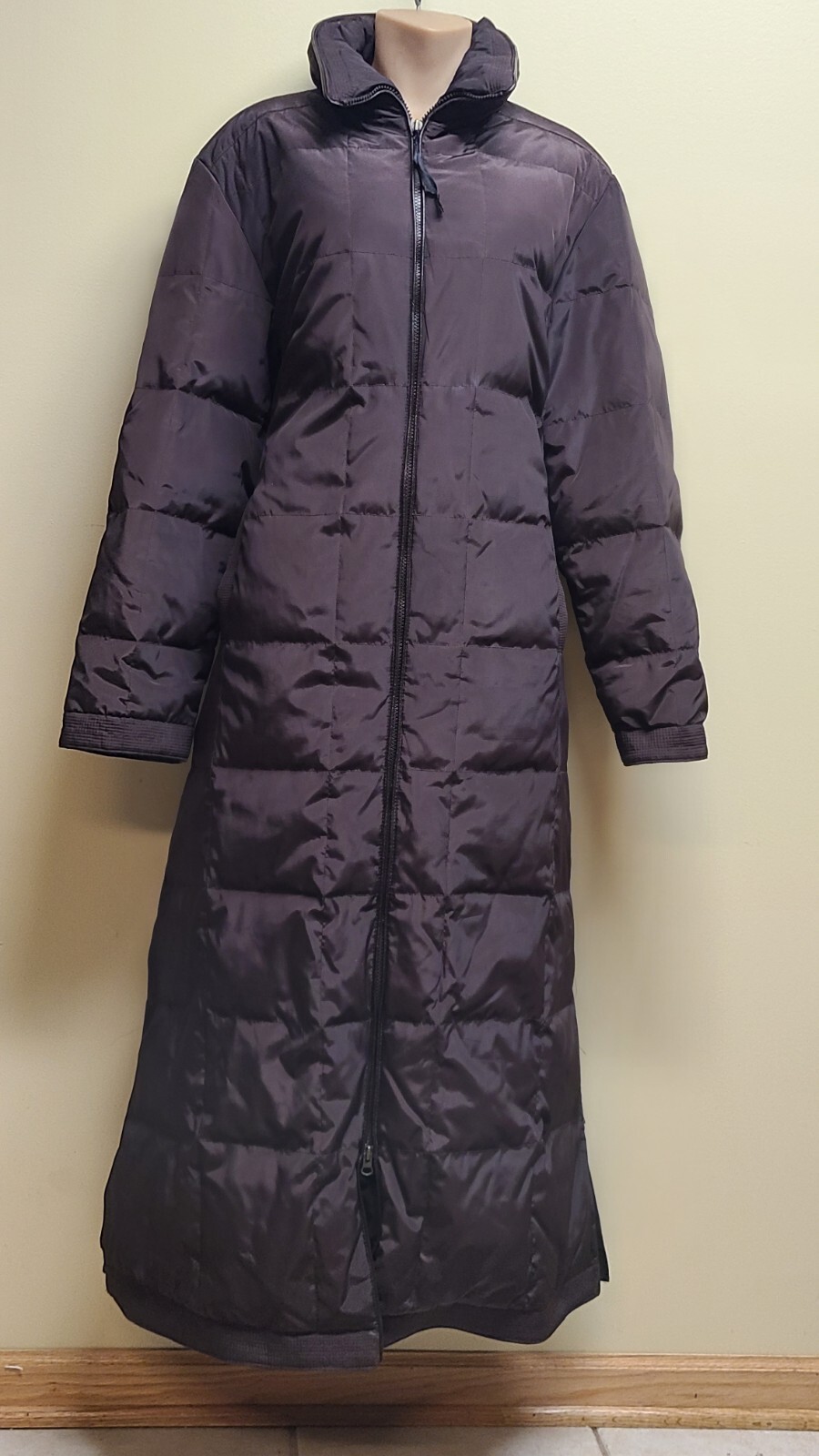 Talbots long brown quilted zip up coat, large Gem