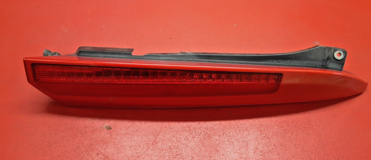2003-2006 Volvo XC90 Passenger Side Right Upper Tail Light Assembly 30678221