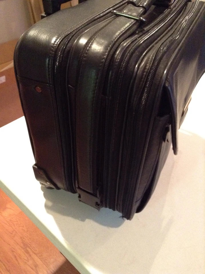 Estuche para portátil Solo de cuero negro con ruedas 1870-4 Foto 2 de 4