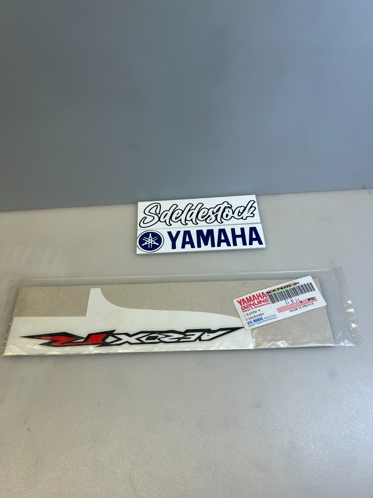 Sticker graphique droit Yamaha 3C6-F839F-00 pour réparer un carénage rayé de Aerox 2005