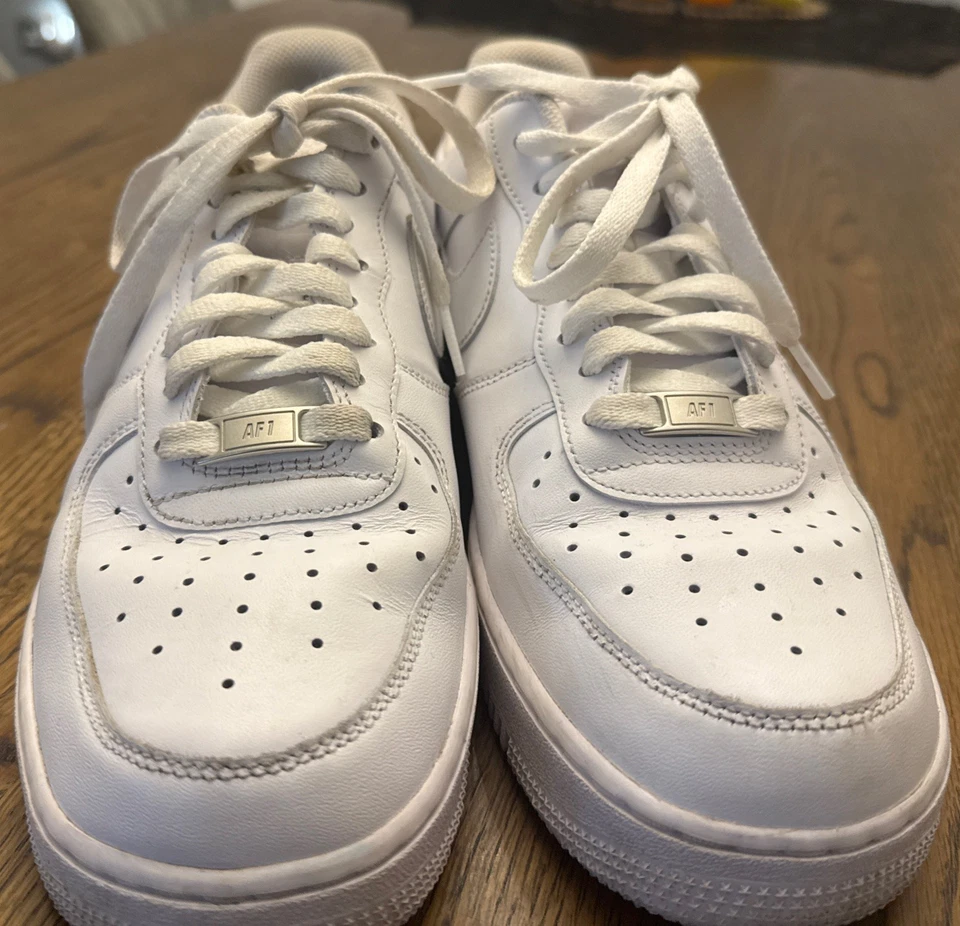 Pre Loved Size 8.5 - Nike Air Force 1 '07 Low Triple White Excellent Condition, photo 2 of 5