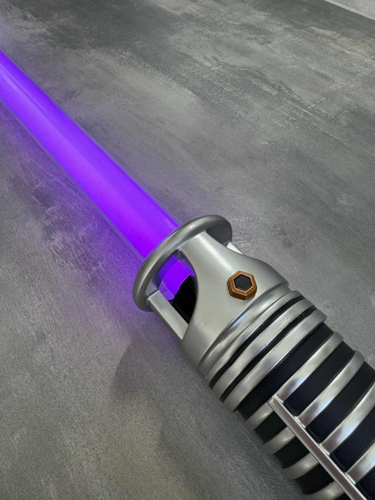 Savi's Workshop Handbuilt Lightsaber Peace & Justice Purple With Case Brand New 9