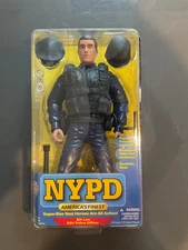 Bill Law Figure  ESU Police Officer NYPD Real Heroes America's Finest~NEW 2002