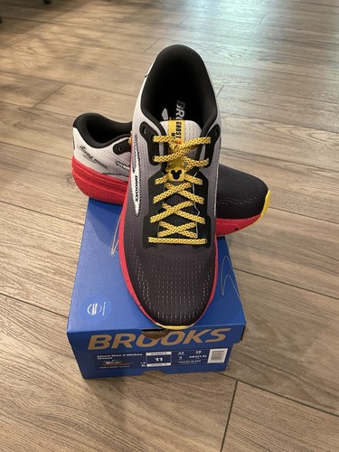 2025 RunDisney Brooks Ghost Max 2 Mickey Mouse Women’s Size 11B