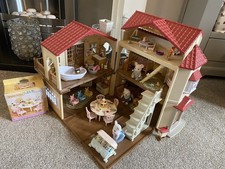 SYLVANIAN FAMILIES RED ROOF COUNTRY HOUSE WITH RARE SECRET ATTIC / 8 ANIMALS £90