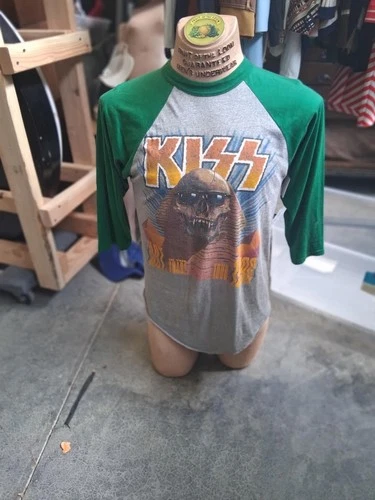 KISS Original Concert Tout Raglan T-Shirt Sku 1980s vintage concert t-shirt, vintage, single stitch, B+ condition