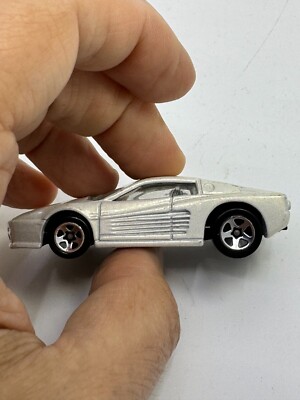 ホットウィール　F 512M フェラーリ Amazon.com: Hot Wheels Ferrari F512M #992 : Toys & Games