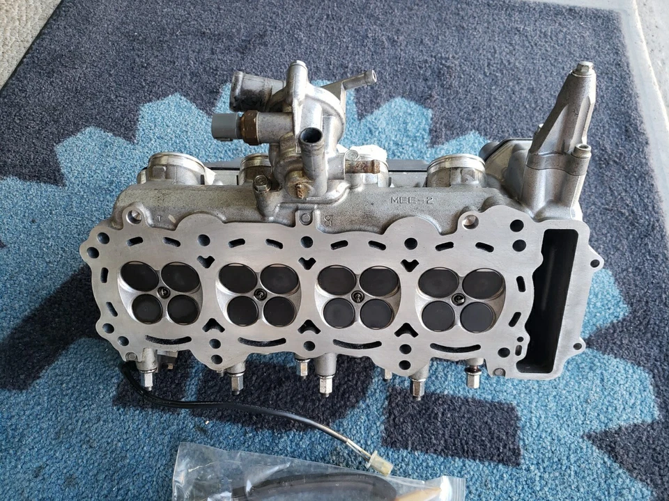 2003-2004 HONDA CBR600RR OEM ENGINE CYLINDER HEAD CAMSHAFTS VALVES 12010-MEE-000 - Image 3 of 4