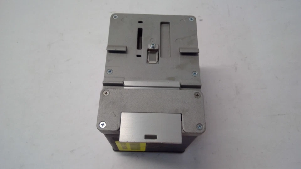 Cisco IE 2000 8-Port 10/100 Industrial Ethernet Switch P/N: IE-2000-8TC-G-B - Image 4 of 4