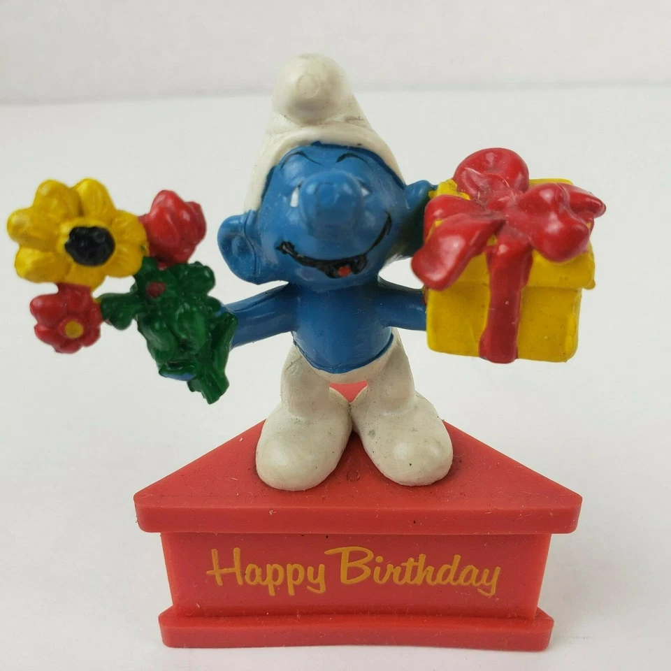 Lote de 2 Juguetes PVC Peyo Feliz Cumpleaños Pitufos y Patinador sobre Hielo De Colección Pitufo A Gramo Foto 2 de 4