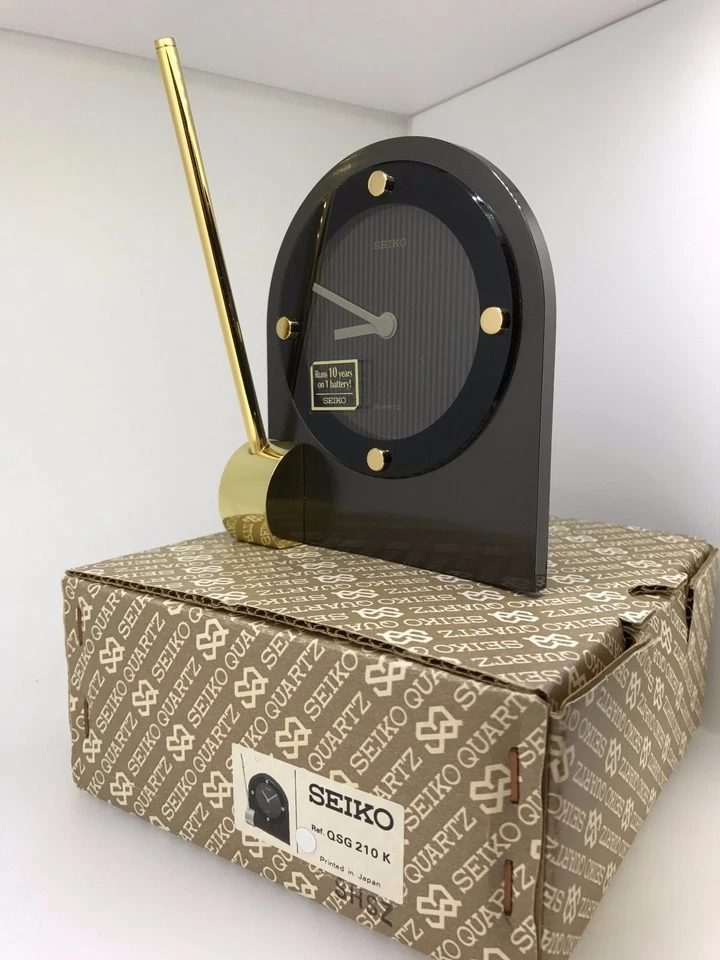 Seiko Quartz Clock, desk set with ballpoint pen, black w/ gold accents, QSG210K  - Image 4 of 4