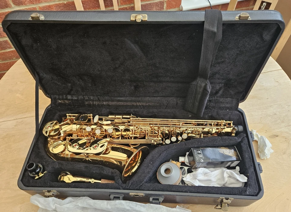 Alto Saxophone - Beginner's Starter Set - Case, Mouthpiece, Strap, etc. - Image 4 of 4