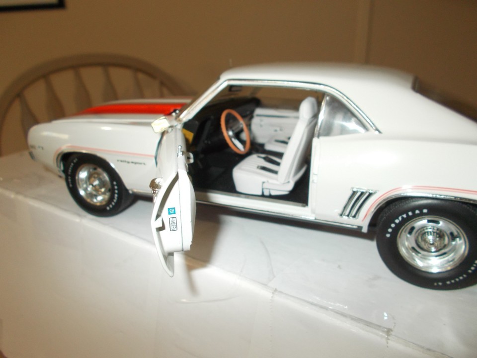 DIE CAST PROMOTIONS 1969 CHEVROLET CAMARO350 SS RALLY SPORT 1/18 SCALE ...