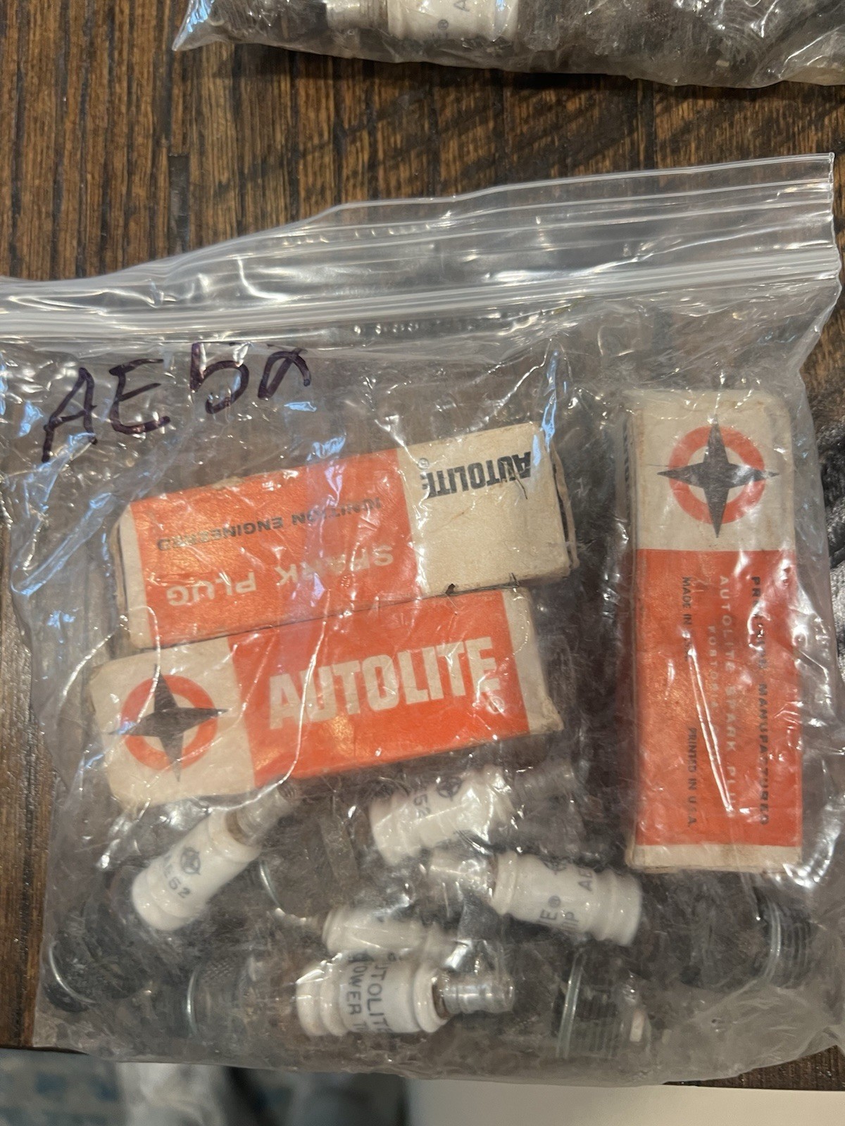 8 AutoLite Spark Plugs AE 52