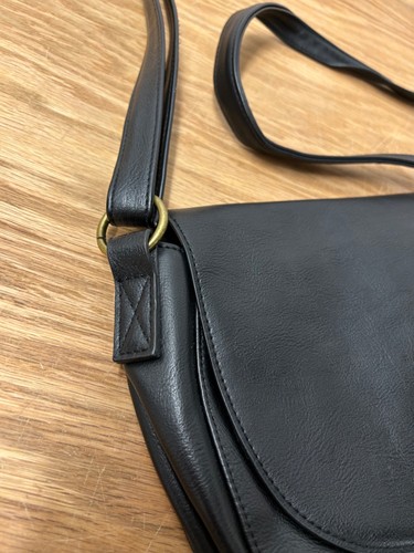 T Shirt & Jeans Women’s Shoulder Bag Purse Crossbody Black Tassle Snap Close - Picture 3 of 12