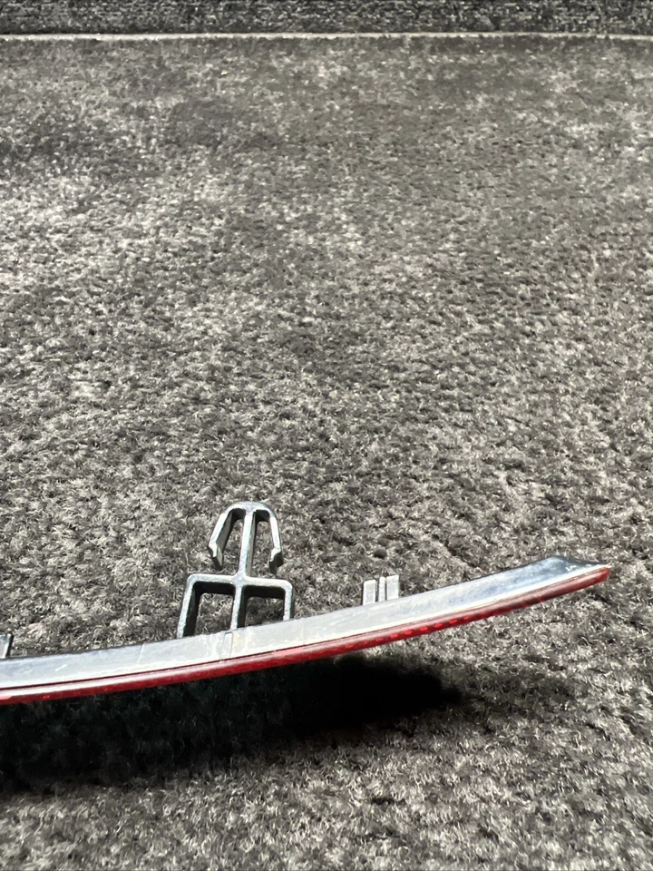 2018 Volkswagen Golf R Rear Left Reflector Light OEM - Image 3 of 4