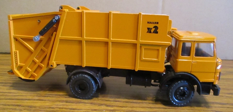 Rare Conrad 3239 IVECO Haller X2 Garbage Trash Truck Toy 1/50 Rear Load Die Cast - Image 2 of 4