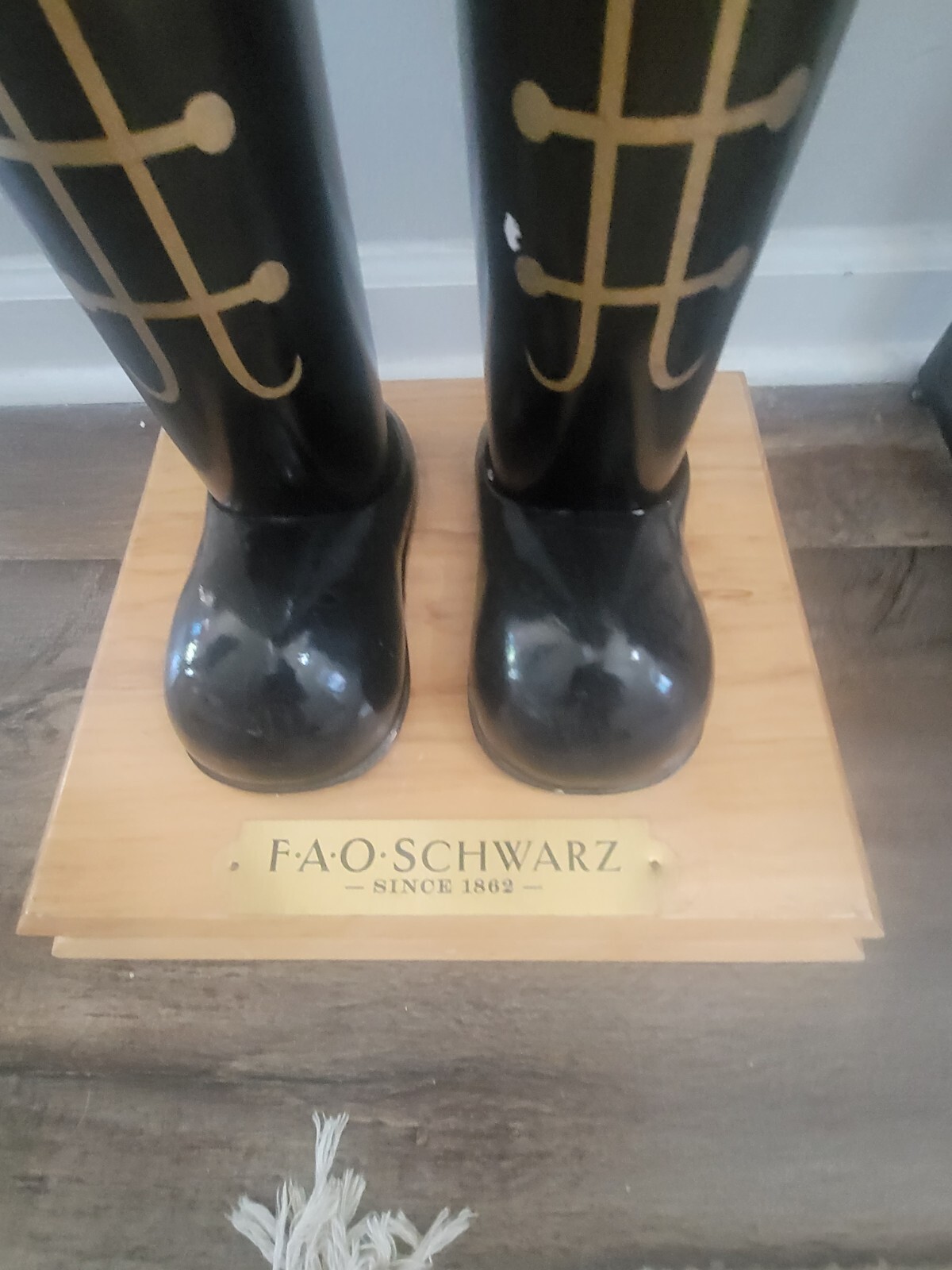 fao schwarz nutcracker 6ft St. John's Institute (Hua Ming)