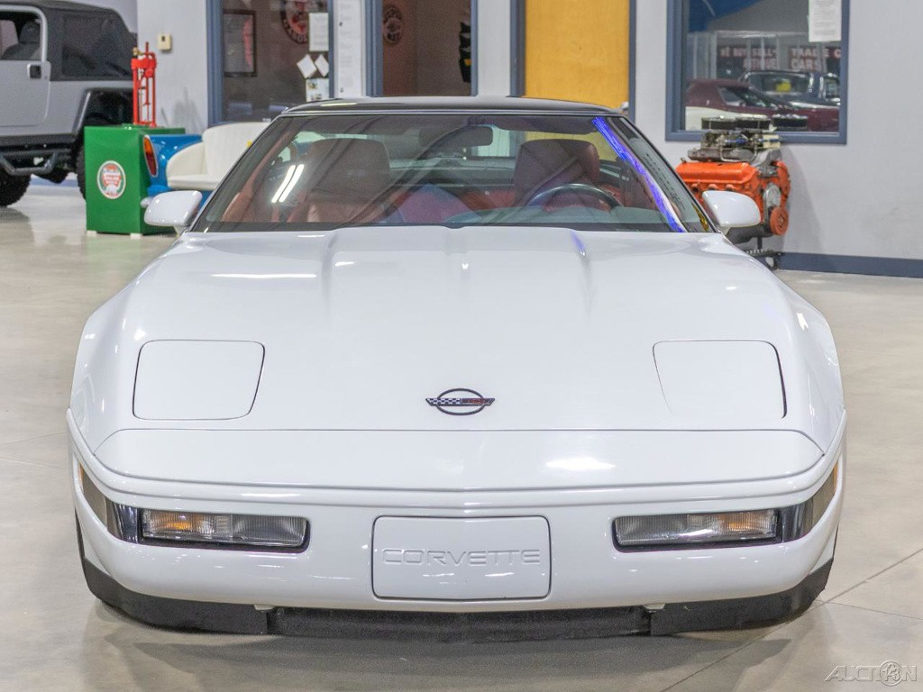 1992 White Chevrolet Corvette   | C4 Corvette Photo 2