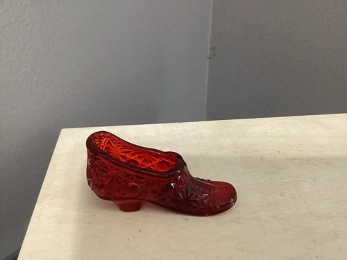 RARE RUBY RED GLASS BUTTON & DAISY SLIPPER 3.5"L EXCL CONDITION