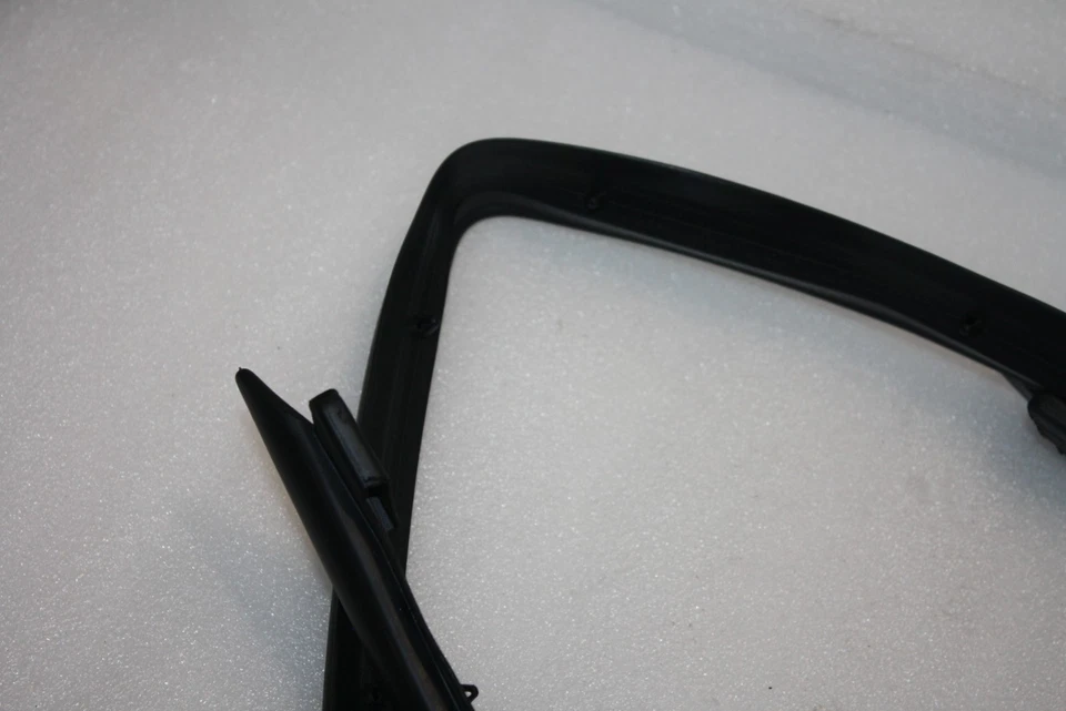 BRAND NEW GENUINE TOYOTA RAV 4V XA50 ENGINE RUBBER SEAL 53395-42080 - Image 2 of 4