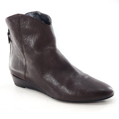 STUART WEITZMAN Almond Toe Brown Leather Low Wedge Ankle Booties Zip Size 8.5