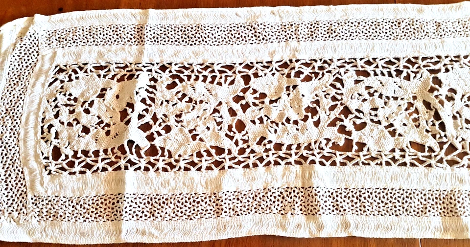 CHEMIN DE TABLE-GRAND Chemin de table début XXe en coton crocheté -175 cmx38 cm - Photo 4/4