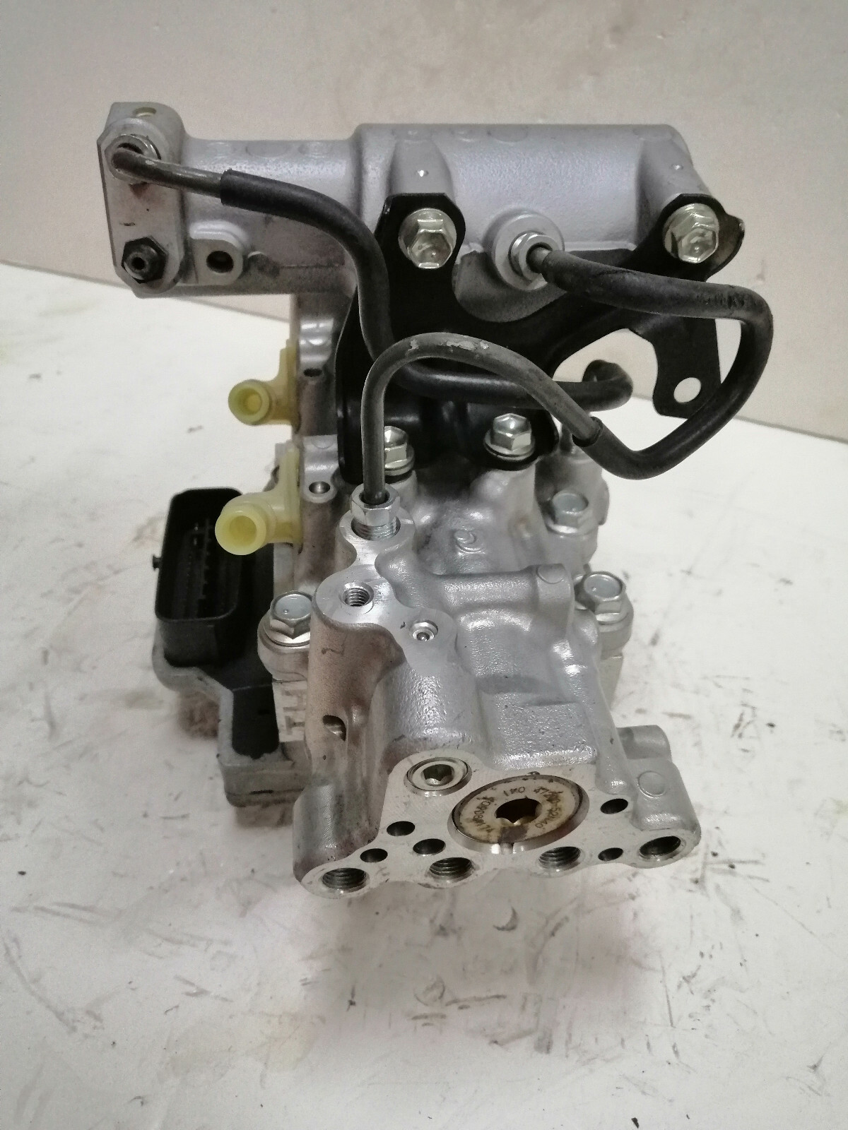 2014 Toyota Prius C ABS Brake Actuator Pump Assembly 4721052220 eBay