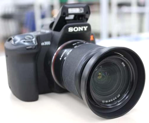 SONY α300 DSLR-A300 Digitale Spiegelreflexkamera mit Eveview-Funktion, 10,2... - Bild 1 von 17