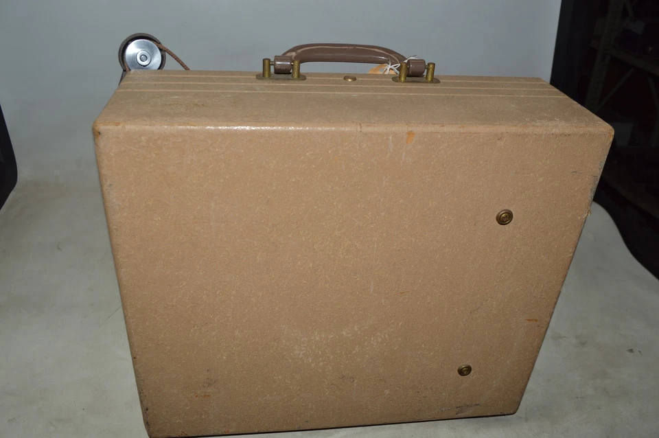 Projetor de som vintage Kodak Pageant 16 mm modelo 8 K 5 com estojo - Imagem 3 de 4