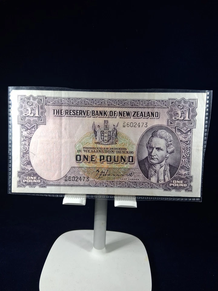 RARE 1940-1955 NEW ZEALAND WORLD WAR II PRE DECIMAL ONE POUND BANKNOTE - Image 2 of 4