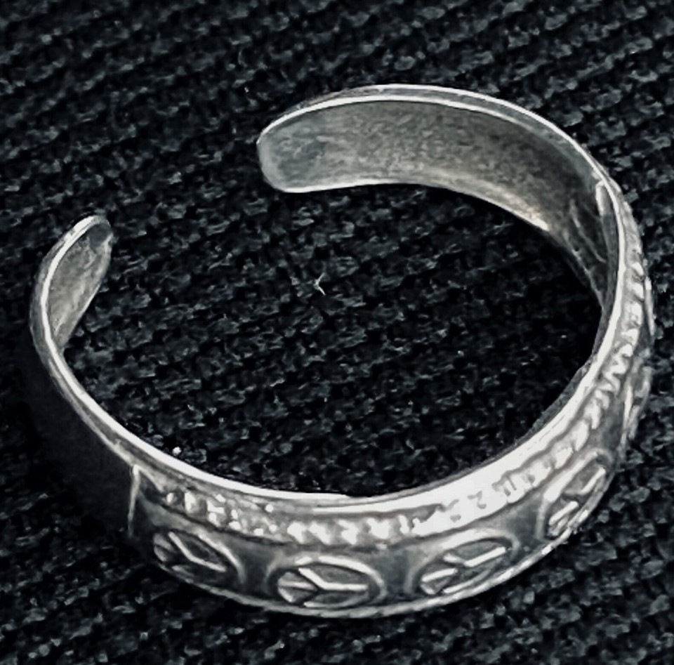 NICE BEAUTIFUL ESTATE STERLING SILVER PEACE SYMBOL DESIGN TOE RING ...