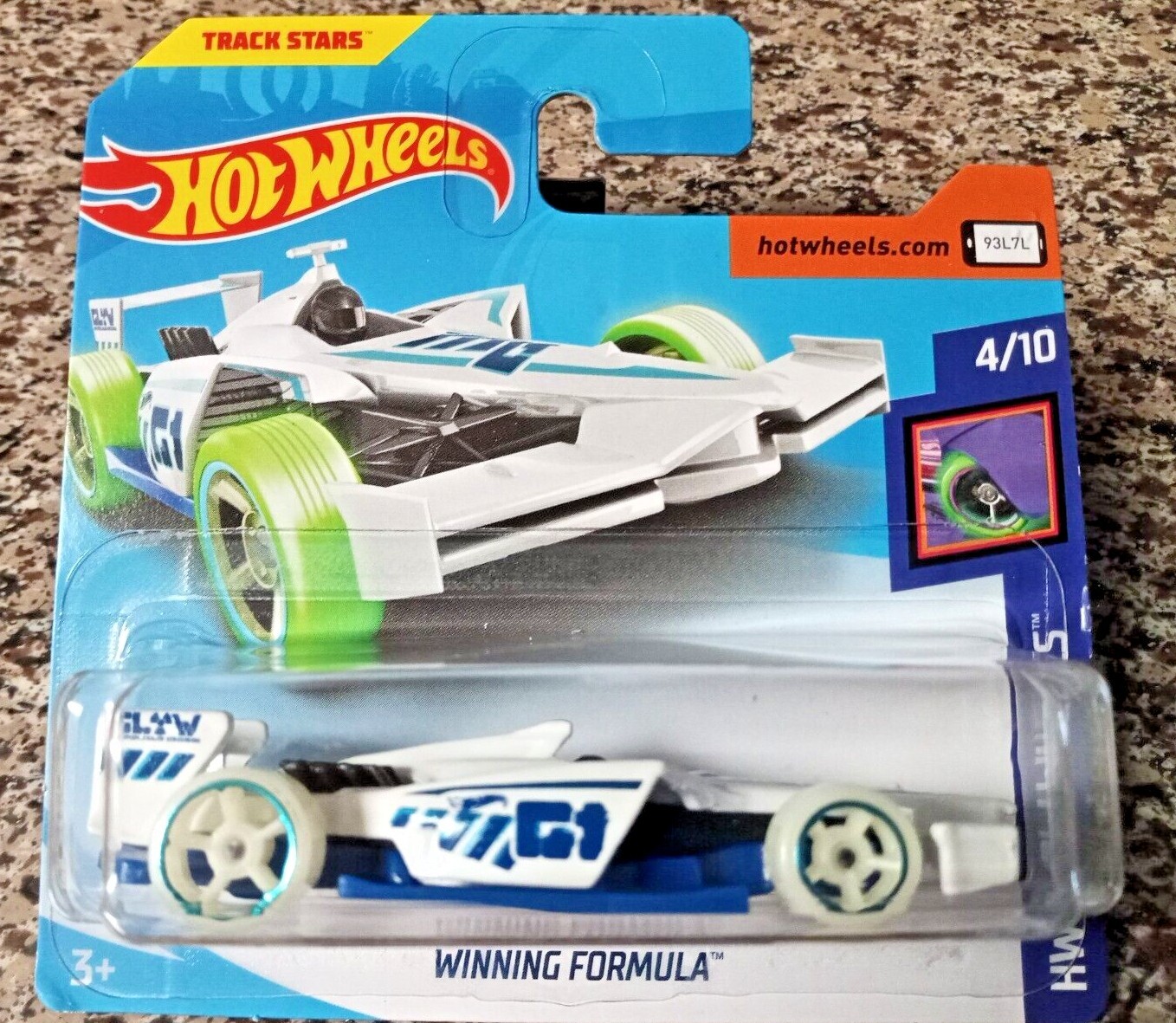 2018 Hot Wheels Winning Formula #332/365 HW Glow Wheels 4/10 SHORT CARD WHITE