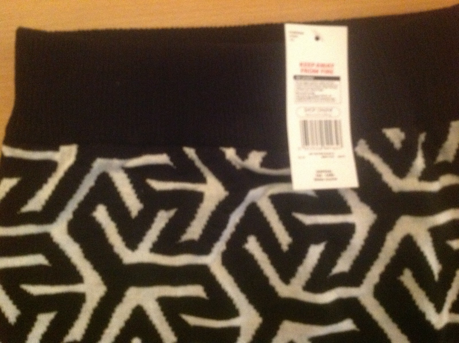 BNWT Cute Uk8 EUR36 White/Black F&F Geometric Print Short Geo Bodycon Knit Skiry image 3