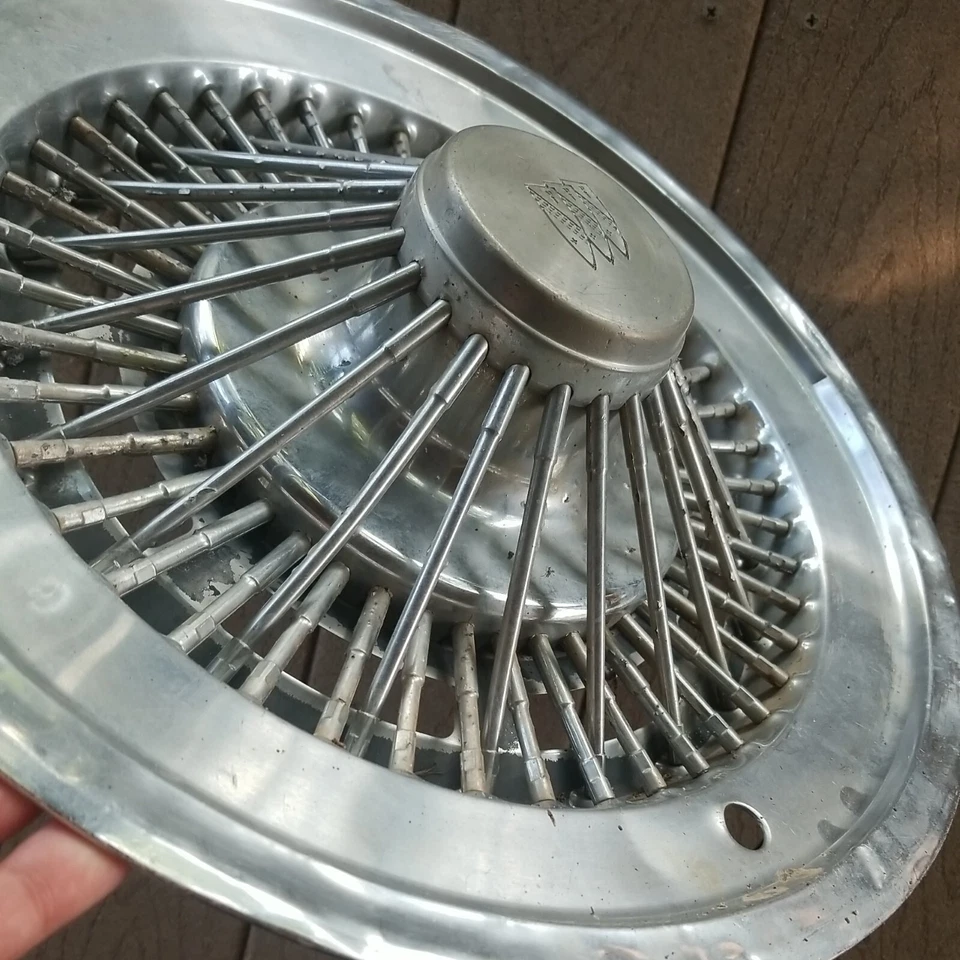 (1) 原始设备制造商 1973 - 77 别克公园大道 Lesabre 14 英寸线辐轮毂盖车轮盖 — 第 2/4 张图片