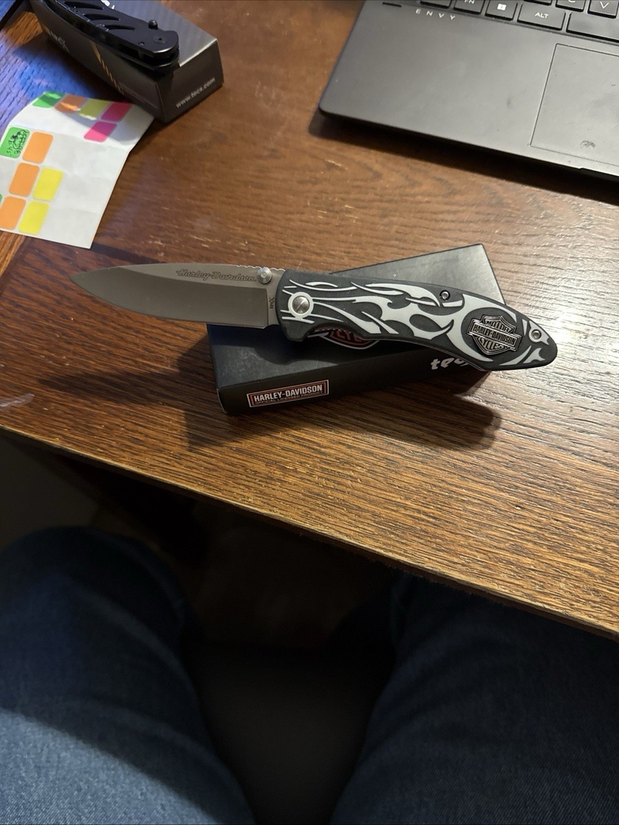 ハーレーダビッドソン　ロゴ入り折りたたみナイフ 本革レザーケース付き Harley Davidson Folding Knife by tecX Stainless Steel Blade, New