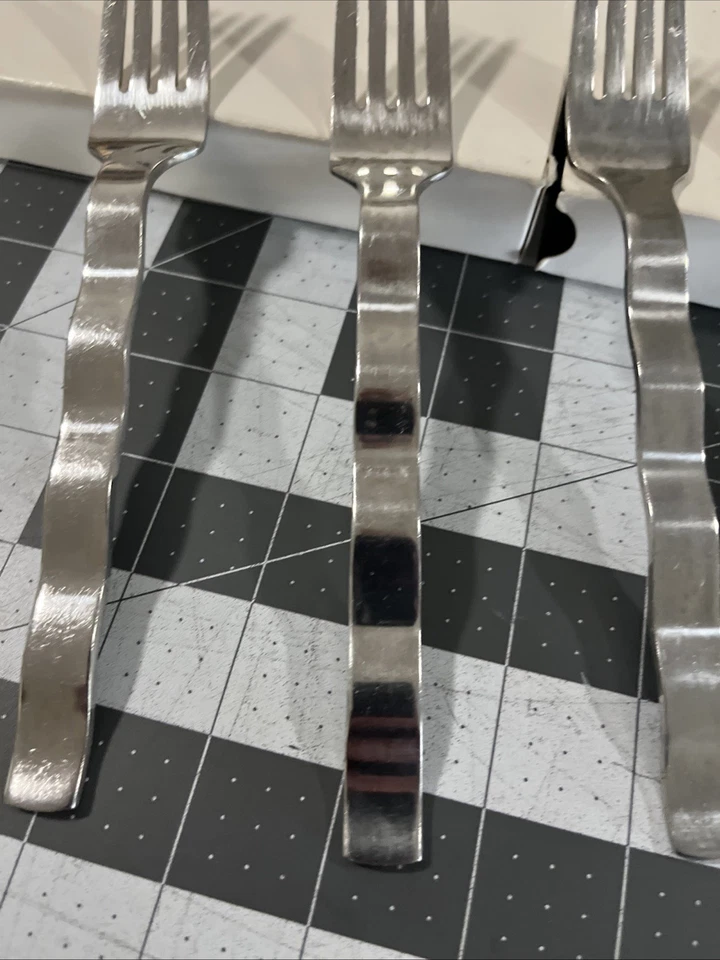 Retroneu Whitewater (4) Dinner Forks 18/10 Stainless Flatware Korea Foto 2 de 4