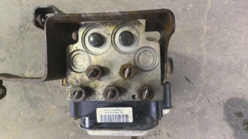 2005 Chevrolet SILVERADO 1500 ABS Control Module Anti Lock Brake Pump Assembly