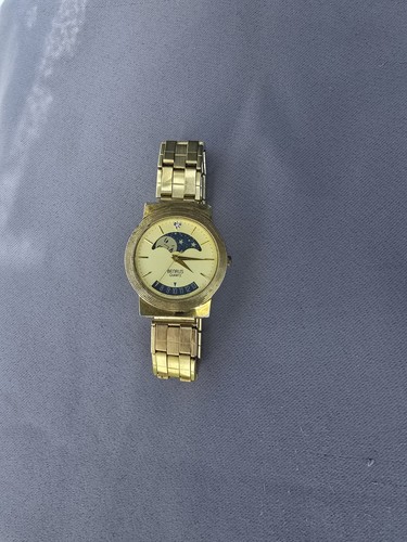 VINTAGE BENRUS DATE MOON PHASE DIAL QUARTZ WOMEN'S GOLDEN BRACELET DRESS WATCH - Picture 1 of 3