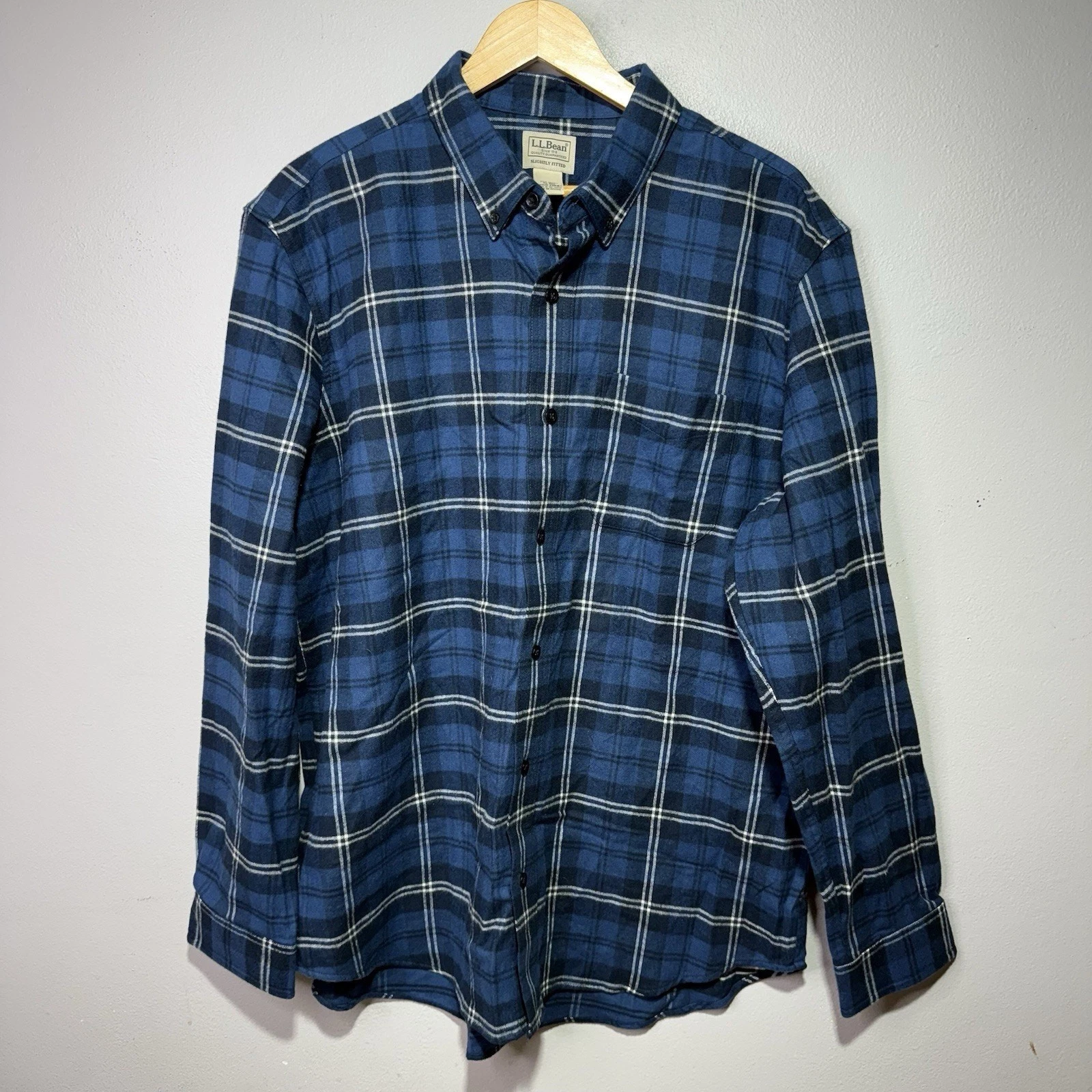 L.L. Bean Shirt Men’s XL Slightly Fitted Flannel Blue Plaid Cotton Button Down