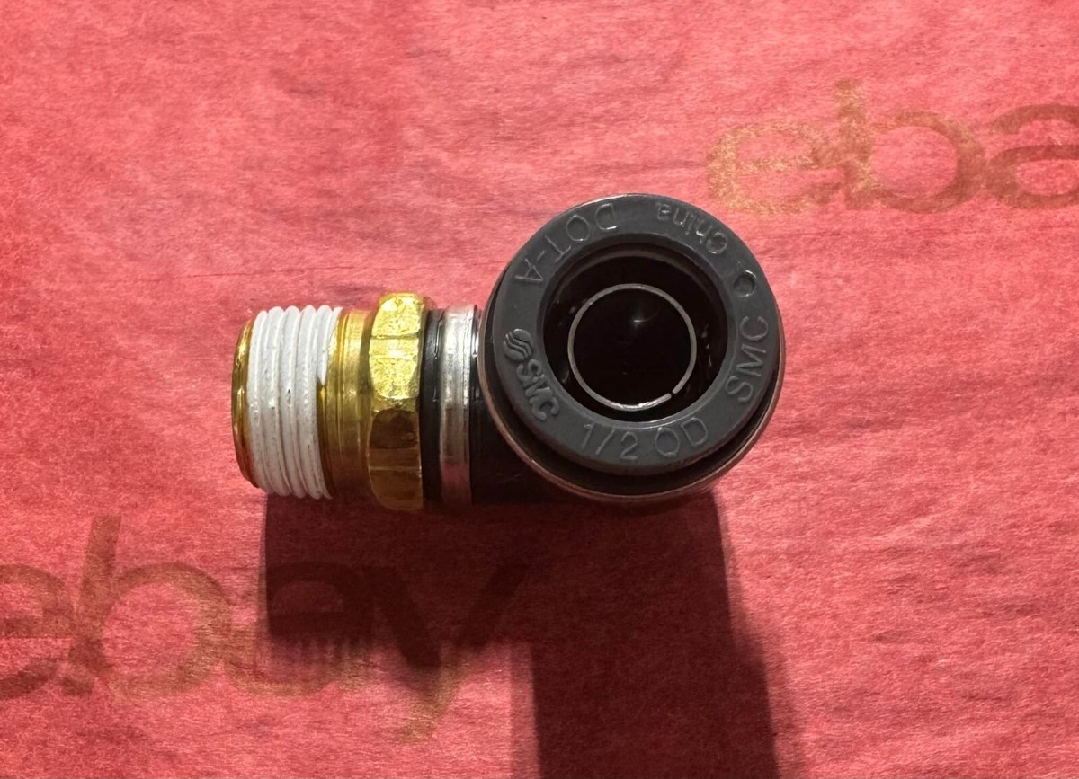 【CPC-L24】フラオ 90 Degree Elbow Fitting (#6 Male NPT to #8 J2494) G38-1021-0608