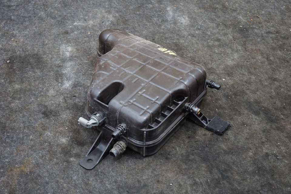 Fuel Vapor Evaporator Canister Assembly 16137330470 Bmw 740 750 760 2013-15 - Image 4 of 4