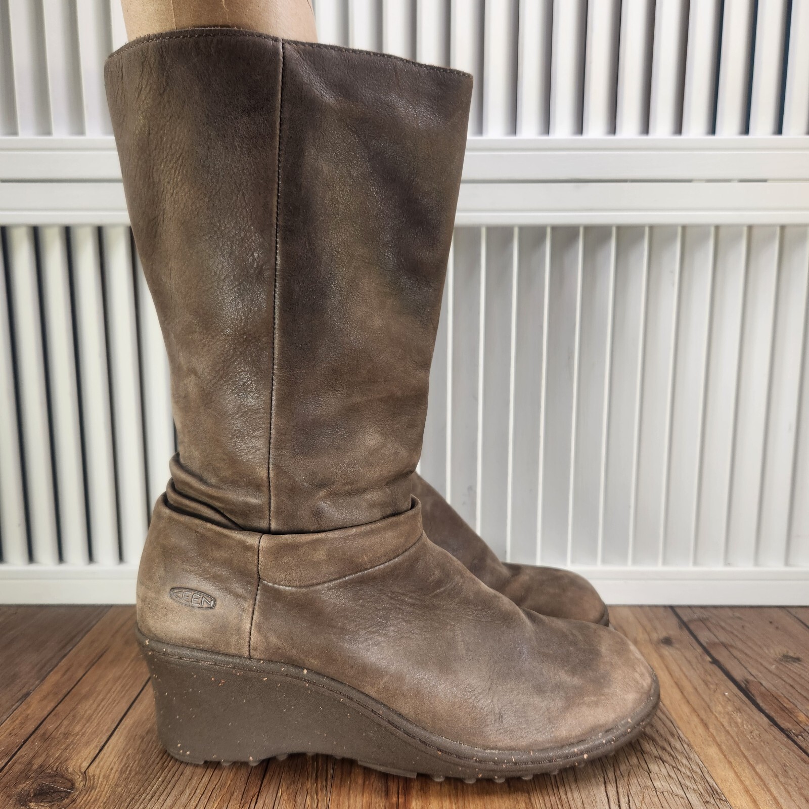 Stivali da donna KEEN Akita Slouch taglia 9 5 in pelle scamosciata marrone metà polpaccio boho pull on