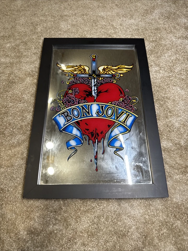 Espejo de bar Bon Jovi - Decoración de cueva para hombre 19x13 en daga de corazón vintage mercancía de gira Foto 2 de 4